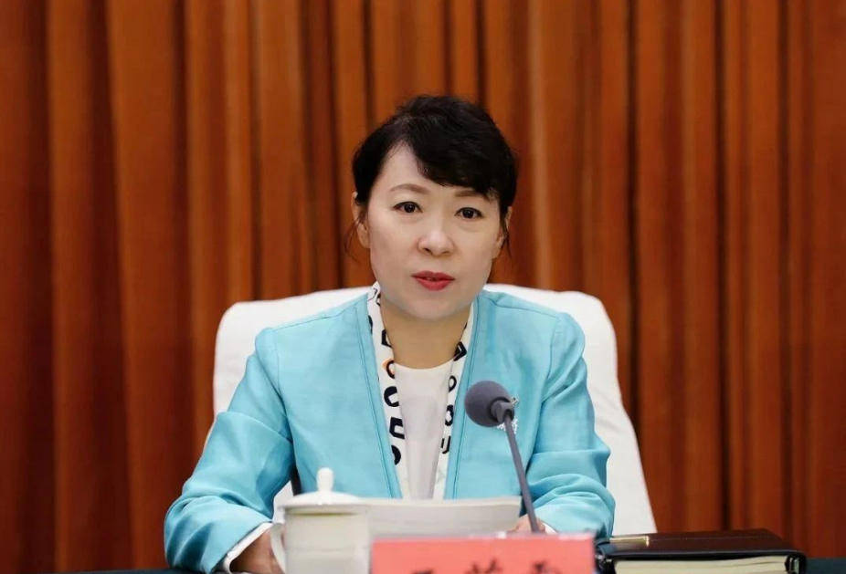 皇冠信用网开户
_“换装主席”王莉霞的堕落:从光鲜人设到腐败深渊