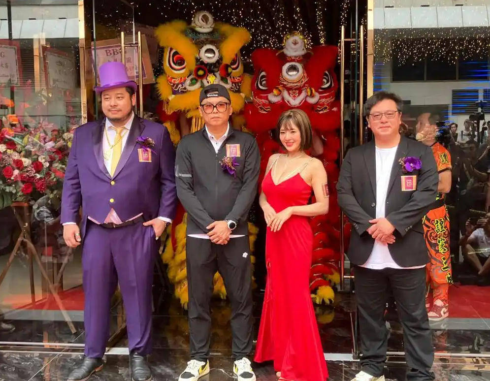 布罗雷vs韦康比流浪者
_44岁苍井空惊艳亮相香港娱乐场所开幕式布罗雷vs韦康比流浪者
,超深V礼服尽显魅力