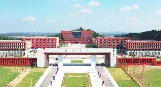 金浦vs全罗南道天龙_江西一高校21岁男生宿舍玩手游晕倒猝死金浦vs全罗南道天龙,家属质疑校方急救措施不到位,校方回应