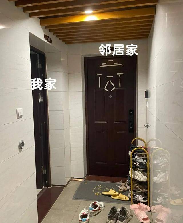 意大利甲组联赛_物业“不让门口放鞋子”意大利甲组联赛,门口放鞋柜违法吗?