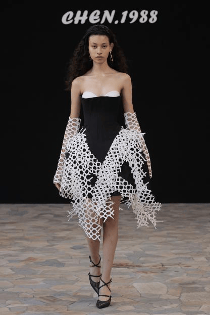 皇冠足球平台代理_江服陈龙CHEN.1988大秀米兰收官皇冠足球平台代理,“理想之秋”引国际共鸣