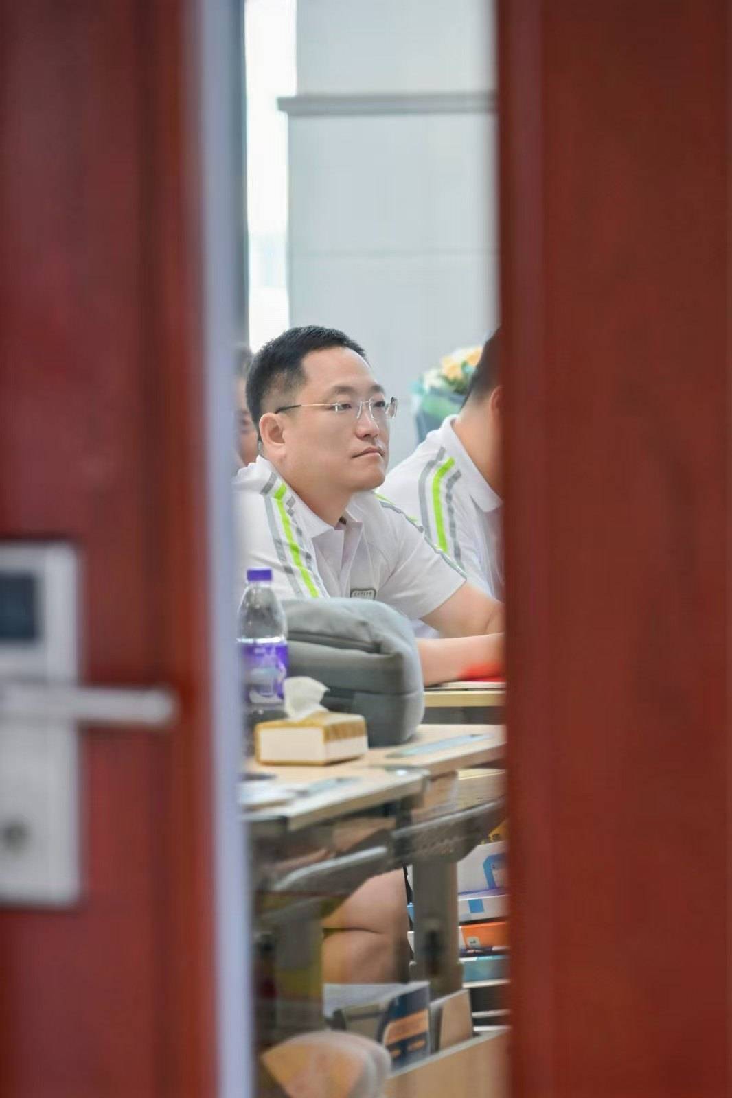 nba季后赛2025时间_那个让老师骄傲的“调皮”班级!30年同学聚会nba季后赛2025时间,还伴有一封来自贵州的感谢信